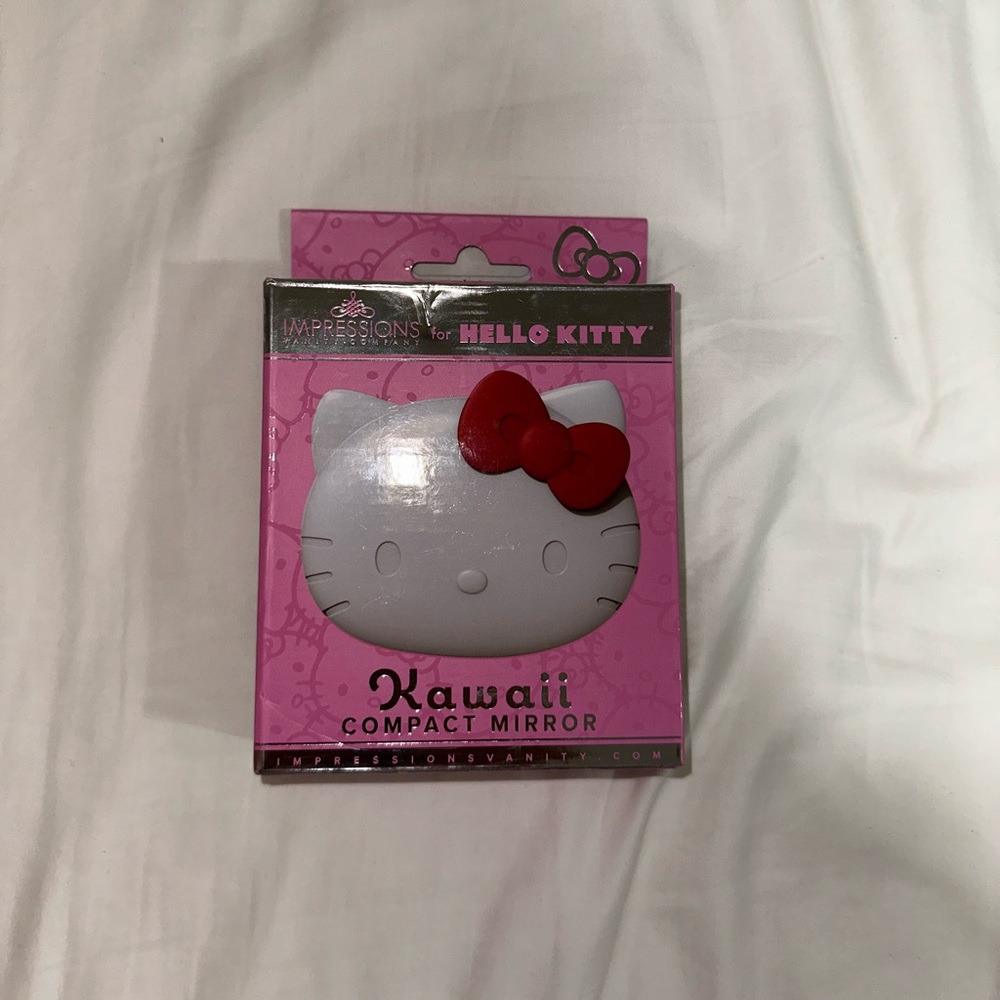 HELLO KITTY KAWAII COMPACT MIRROR - Picture 2 of 4